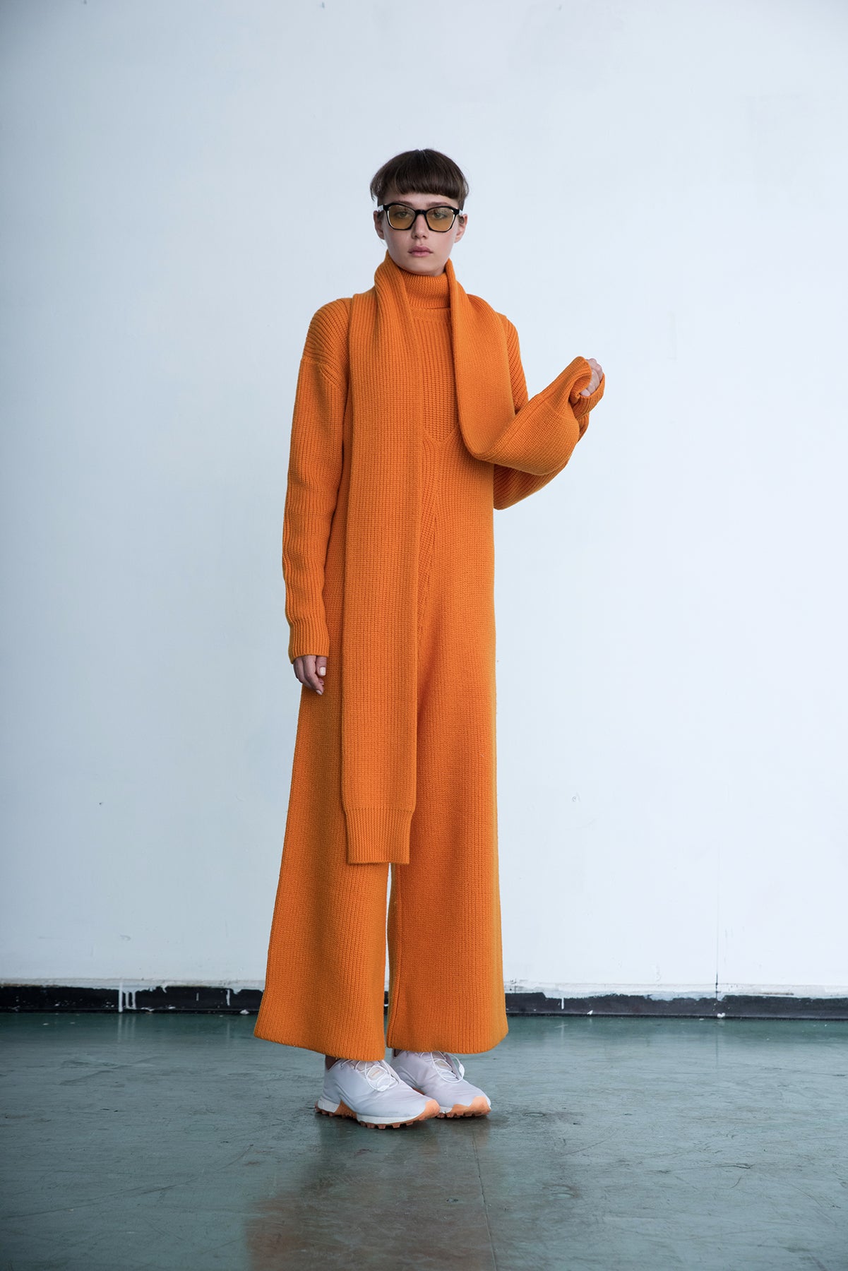 Medium Risk Heavy Knit Sleeve Scarf 